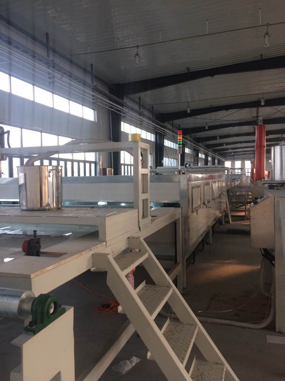 冷藏車廂板熱壓機